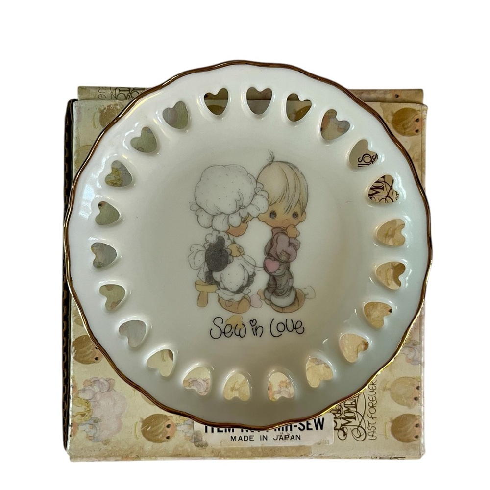 Hostess Pick 🥳💥 Precious Moments 'Sew in Love' Heart Plate - Picture 3 of 6